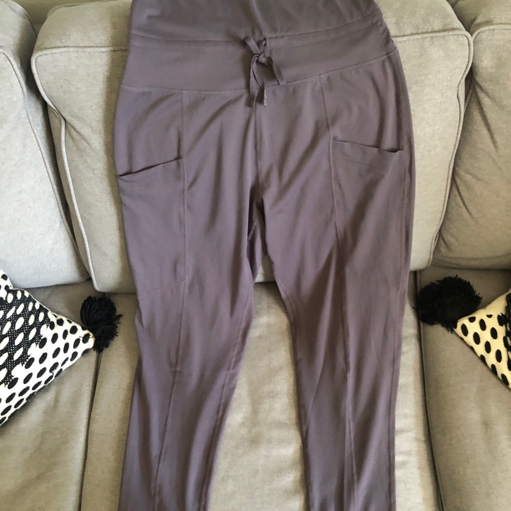 Fabletics Gray mauve relaxed jogger pant medium